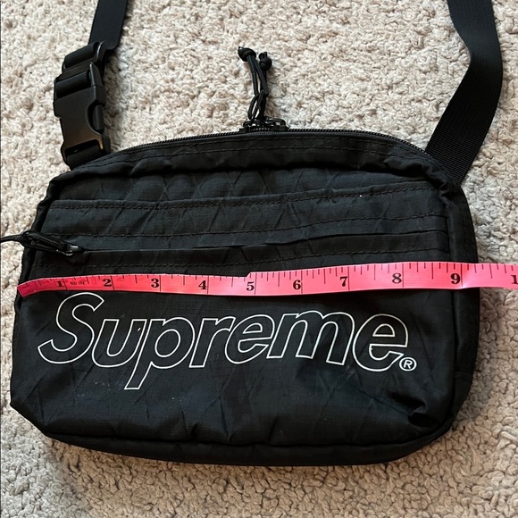 Supreme Shoulder Bag from the Fall/Winter 2018 Collection - Picture 10 of 13